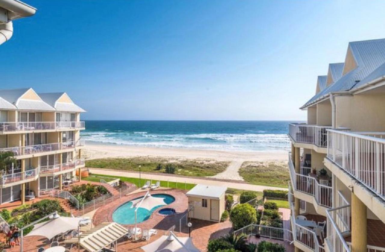 Crystal Beachfront Apartments Gold Coast Esterno foto